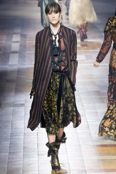 Look 30